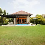Cap Cana Fantástico Bungalow con Piscina y Jacuzzi GV3110